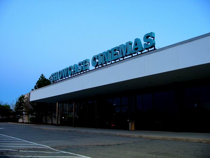 Showcase Cinemas Pontiac 1-5 - Main Entrance